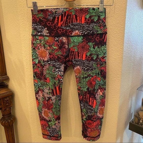 LULULEMON Zen Garden Floral Cropped Pants Size 6 - Picture 1 of 6